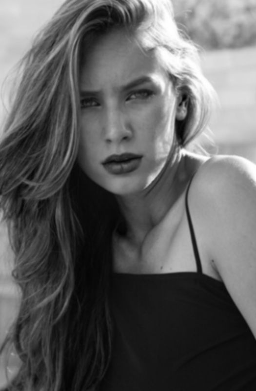 Dylan Penn Photo (  ) ,     /  - 32