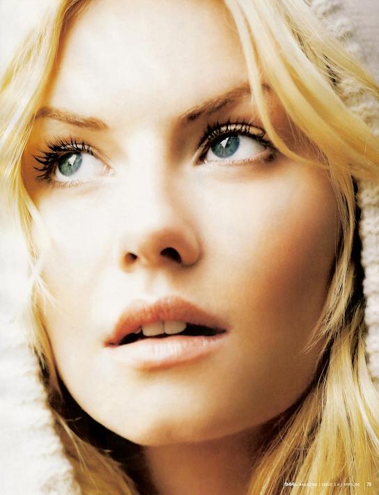 Elisha Cuthbert Photo (  )   /  - 21