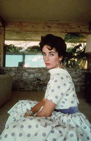 Elizabeth Taylor Photo (  )   /  - 9