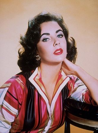 Elizabeth Taylor Photo (  )   /  - 30