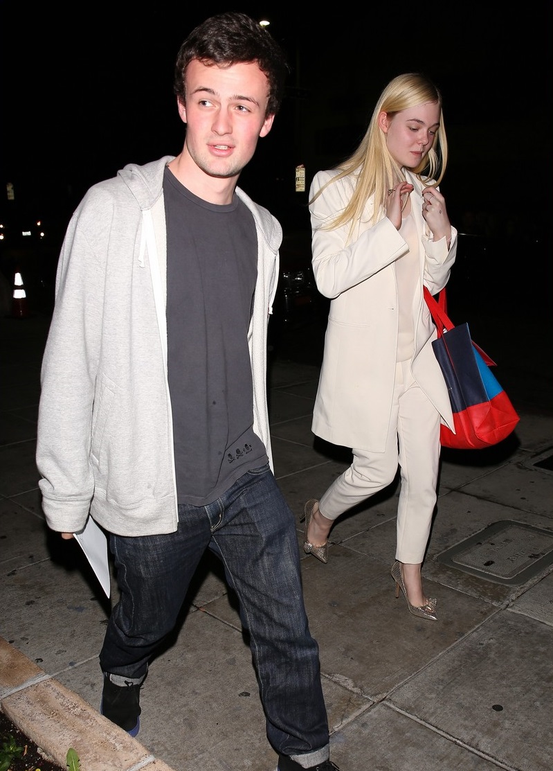 Elle Fanning Photo (  )  ,      /  - 2