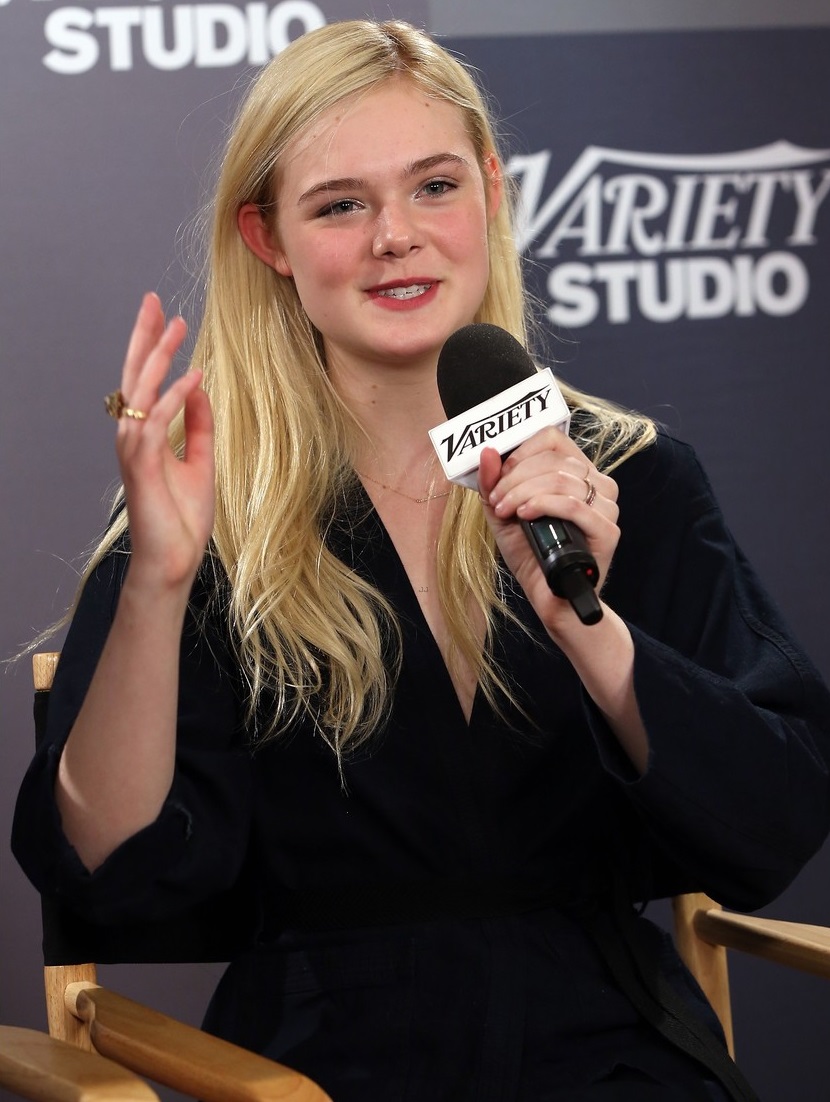 Elle Fanning Photo (  )  ,      /  - 3