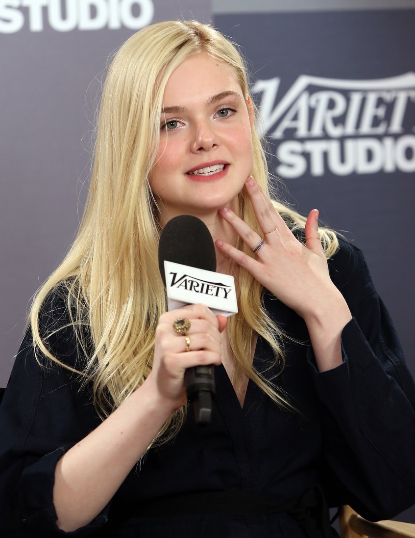 Elle Fanning Photo (  )  ,      /  - 4