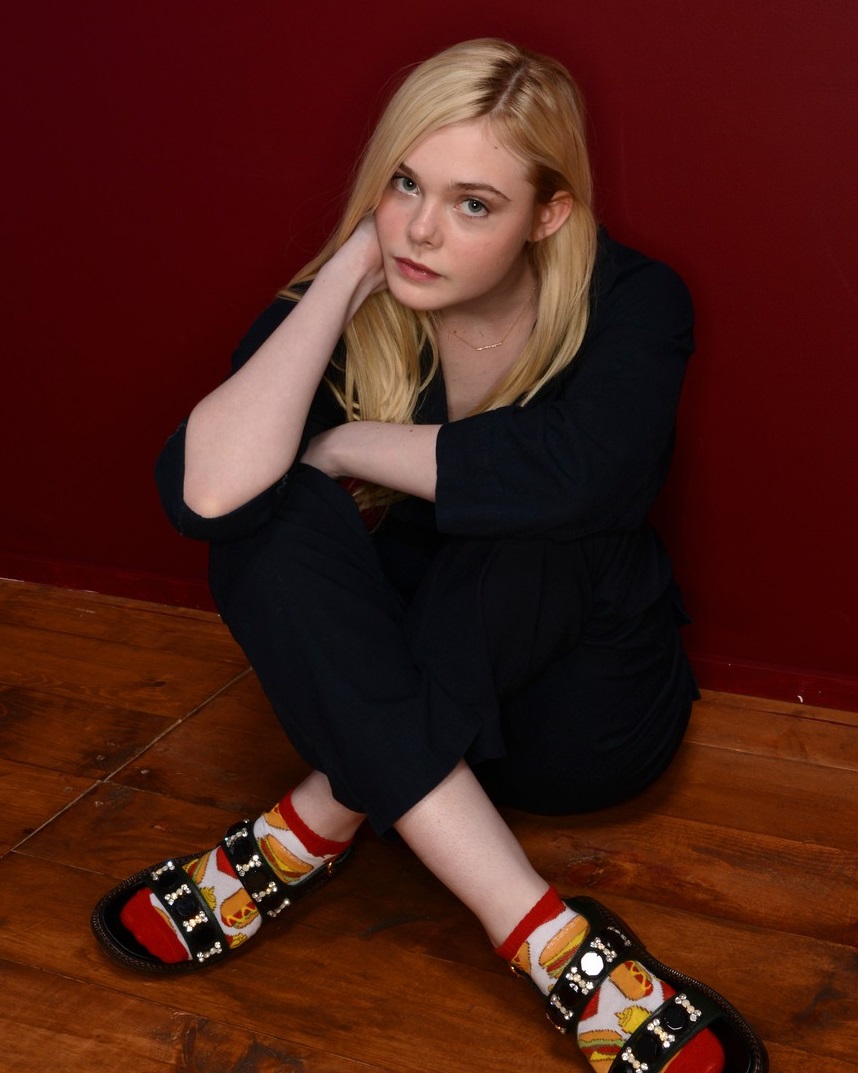 Elle Fanning Photo (  )  ,      /  - 8