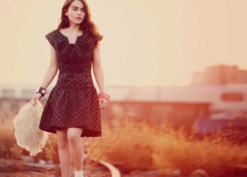 Emilia Clarke Photo (  )   /  - 4