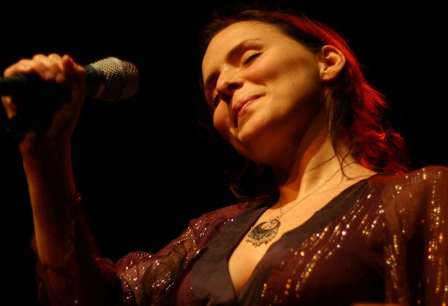 Emiliana Torrini Photo (  )    /  - 10