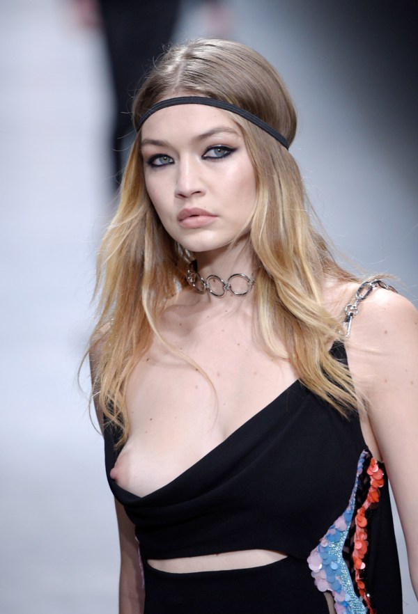 Gigi Hadid Photo (  )    -,  /  - 65