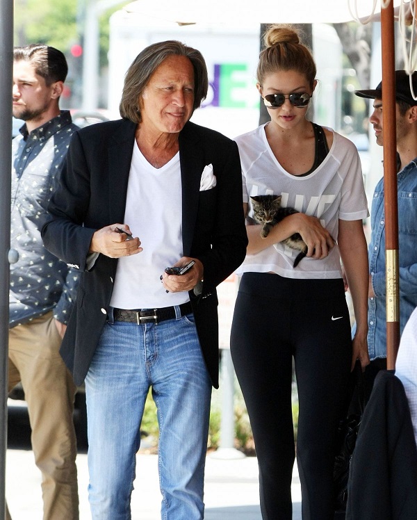 Gigi Hadid Photo (  )    -,  /  - 82