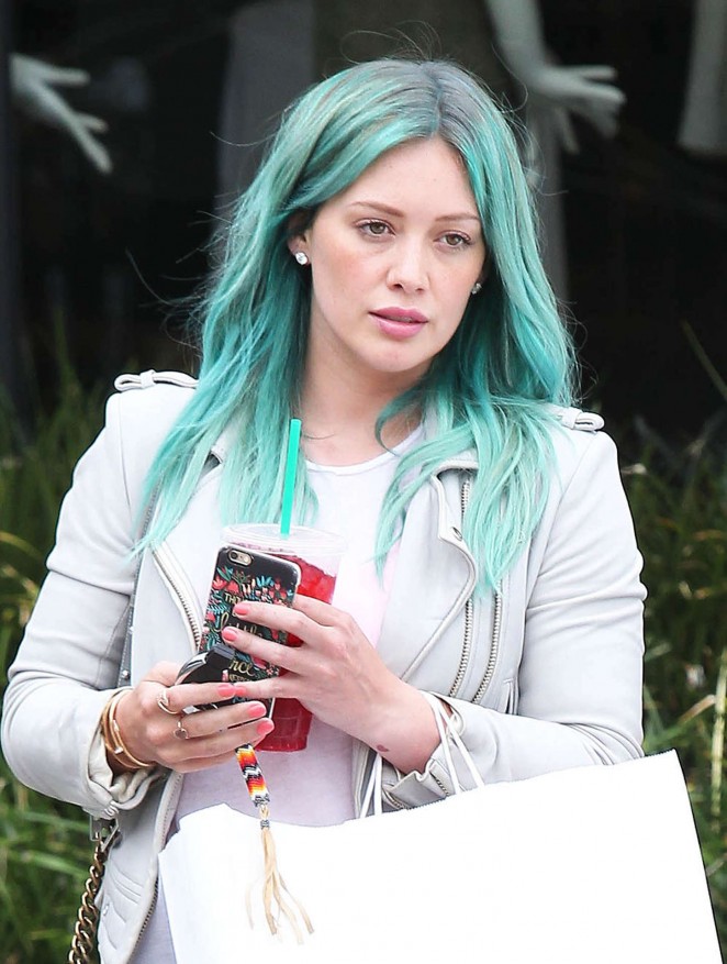 Hilary Duff Photo (  )  ,  /  - 23