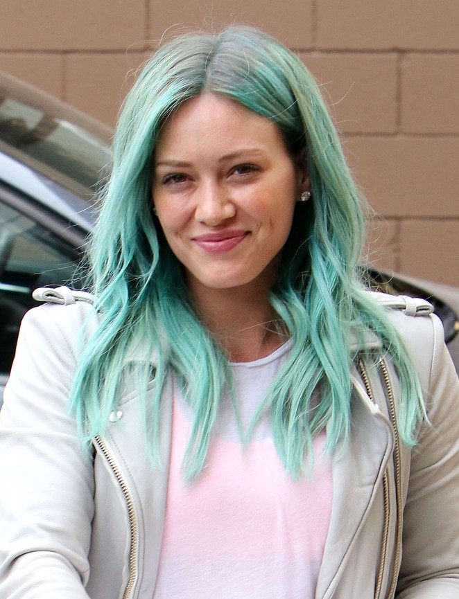 Hilary Duff Photo (  )  ,  /  - 24