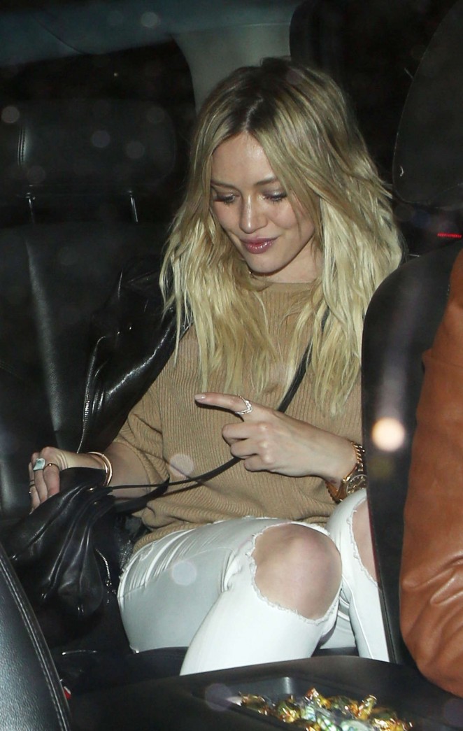 Hilary Duff Photo (  )  ,  /  - 25