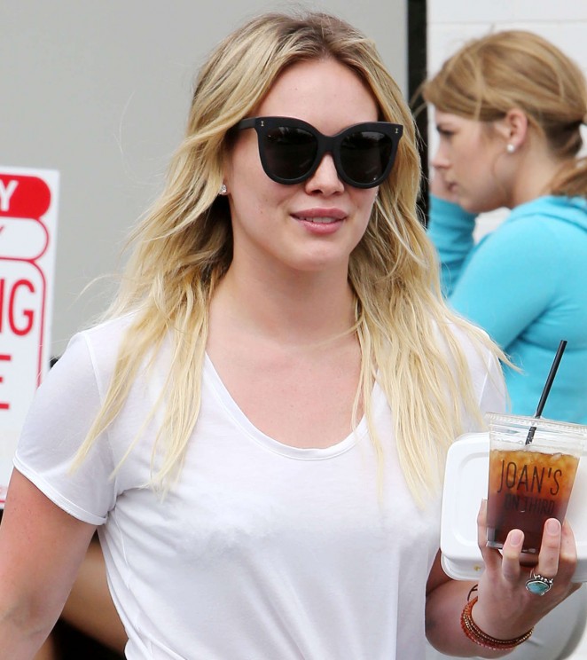 Hilary Duff Photo (  )  ,  /  - 28