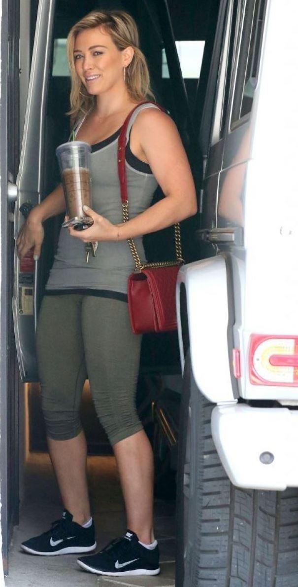 Hilary Duff Photo (  )  ,  /  - 32