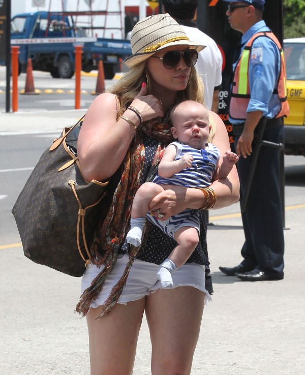 Hilary Duff Photo (  )  ,  /  - 34