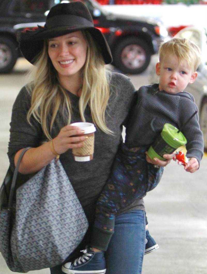 Hilary Duff Photo (  )  ,  /  - 38