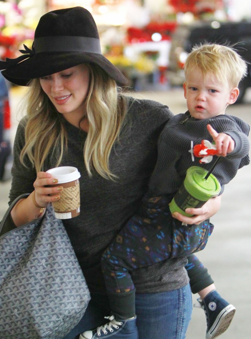 Hilary Duff Photo (  )  ,  /  - 40