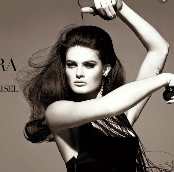 Isabeli Fontana Photo (  )  /  - 12