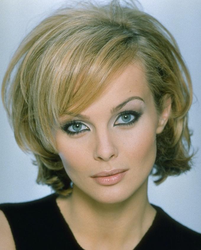 Izabella Scorupco Photo (  )   /  - 6