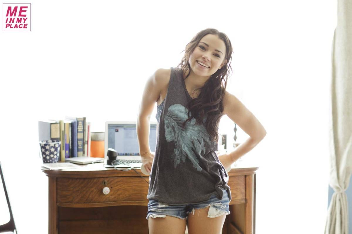 Jessica Parker Kennedy Photo (   )  ,       /  - 24