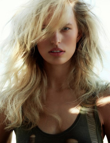 Karolina Kurkova Photo (  )   /  - 23