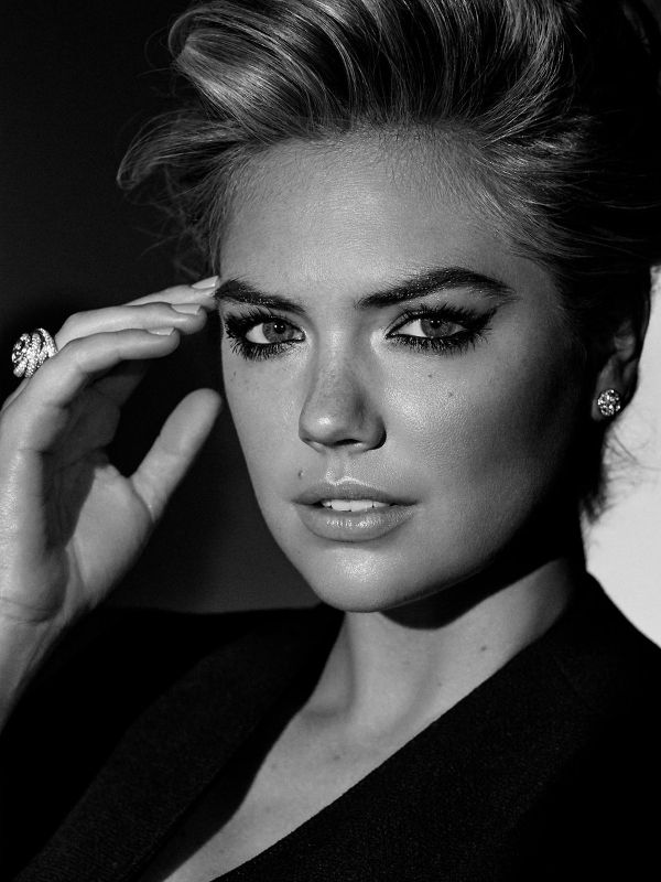 Kate Upton Photo (  )  /  - 74