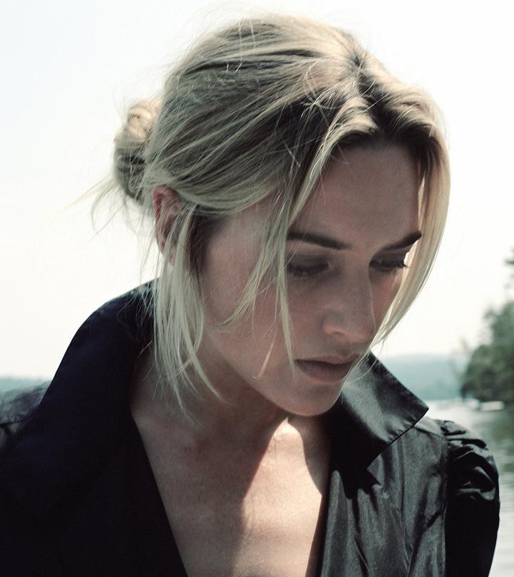 Kate Winslet Photo (  )   /  - 36