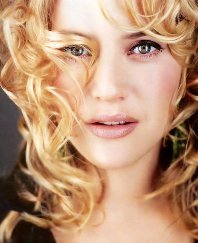 Kate Winslet Photo (  )   /  - 55