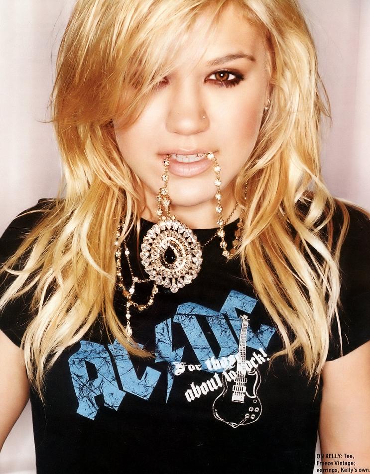 Kelly Clarkson Photo (  )   /  - 13