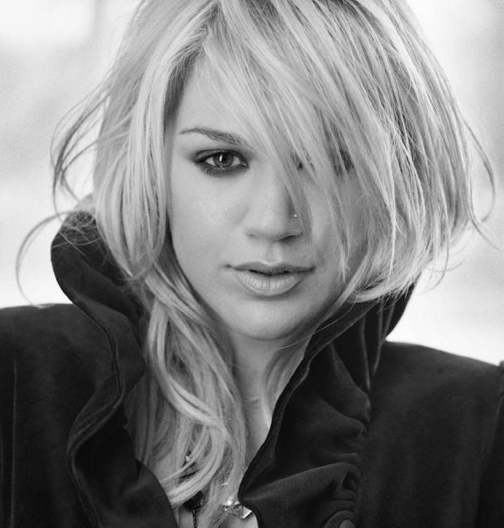 Kelly Clarkson Photo (  )   /  - 14