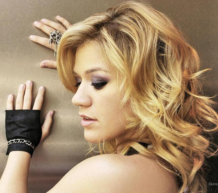 Kelly Clarkson Photo (  )   /  - 29