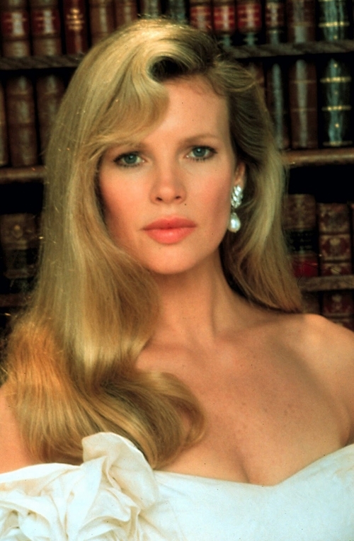 Kim Basinger Photo (  )  ,  /  - 30