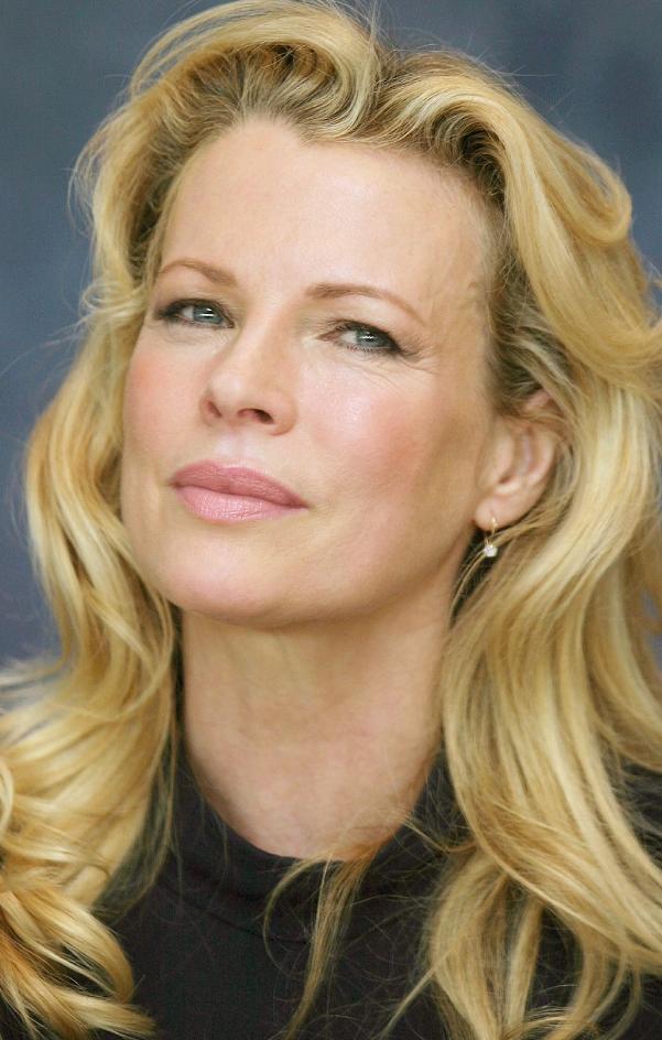 Kim Basinger Photo (  )  ,  /  - 38