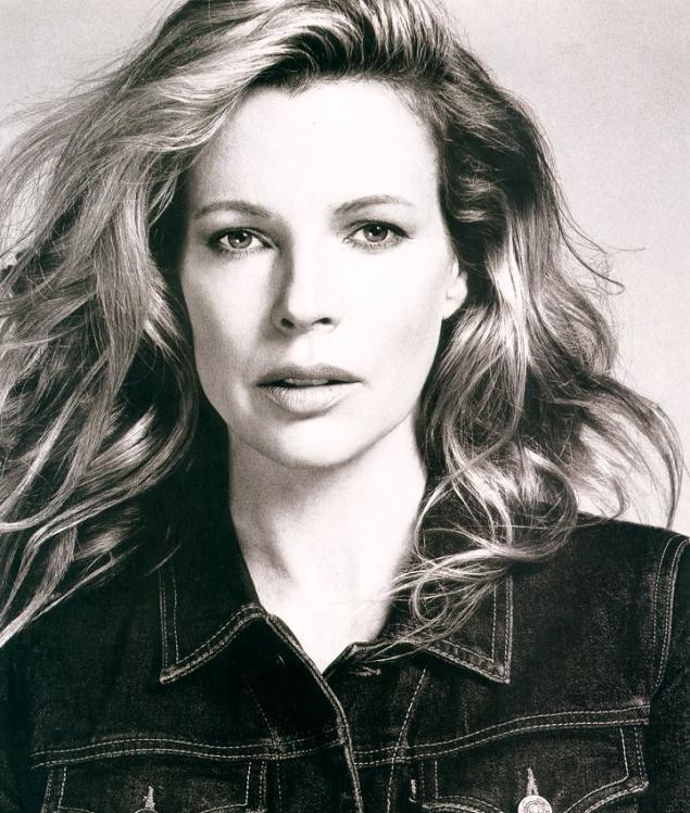 Kim Basinger Photo (  )  ,  /  - 46