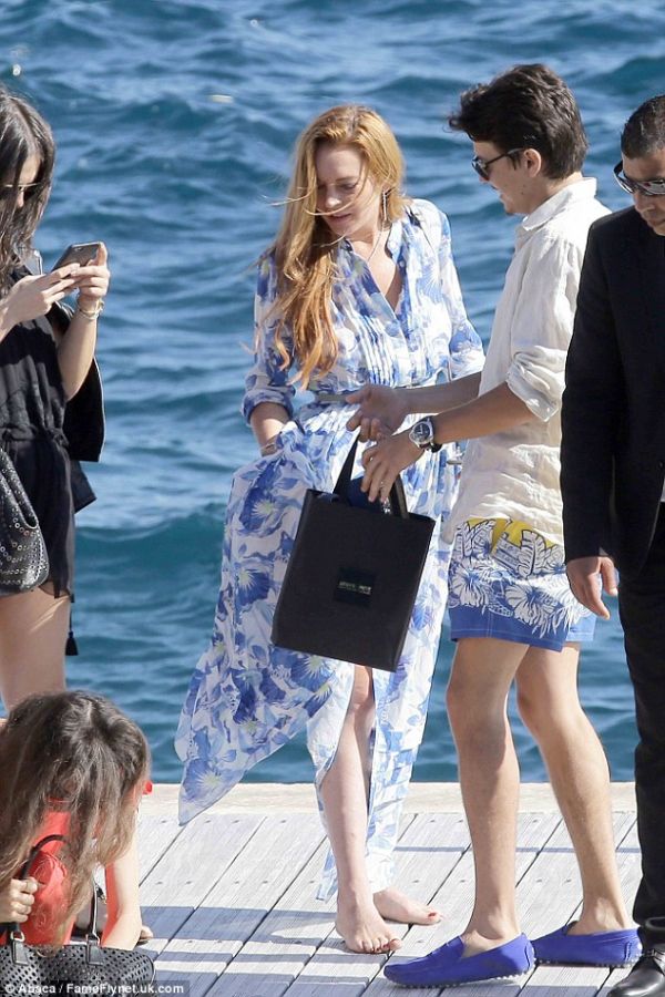 Lindsay Lohan ( )  - ,  /  - 45