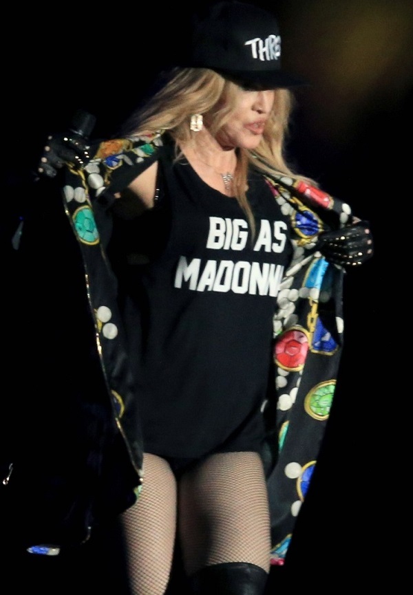 Madonna Photo ( )   ,  /  - 10