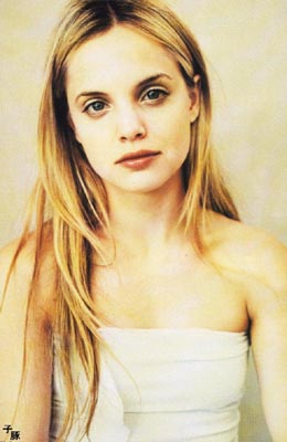 Mena Suvari Photo (  )   /  - 4