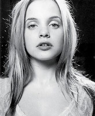 Mena Suvari Photo (  )   /  - 16