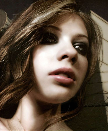 Michelle Trachtenberg Photo (  )   /  - 4