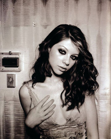 Michelle Trachtenberg Photo (  )   /  - 5