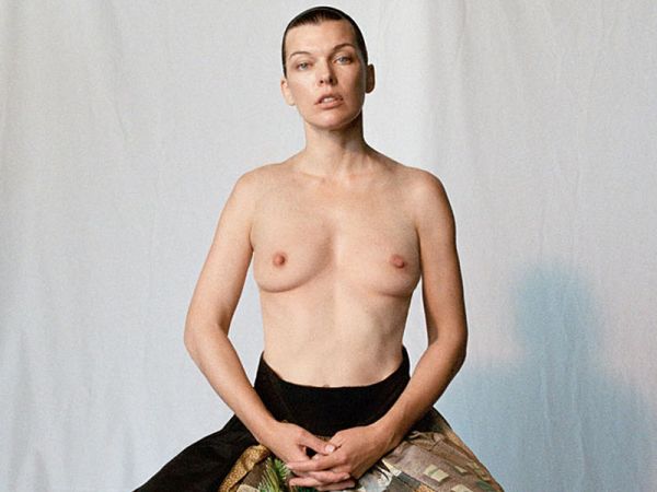 Milla Jovovich Photo (  )   /  - 8