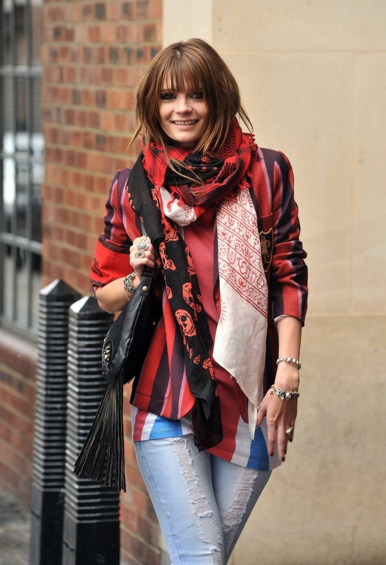 Mischa Barton Photo (  )   /  - 16