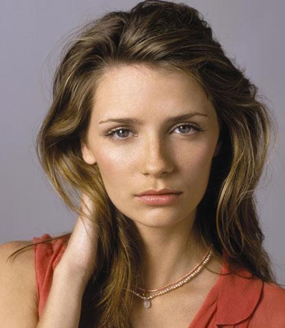 Mischa Barton Photo (  )   /  - 37