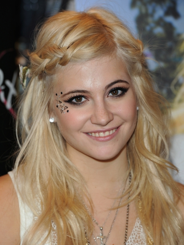 Pixie Lott Photo (  )   /  - 17