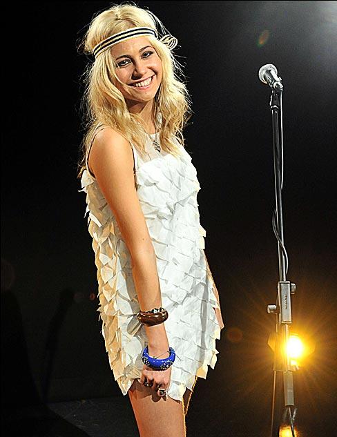 Pixie Lott Photo (  )   /  - 38