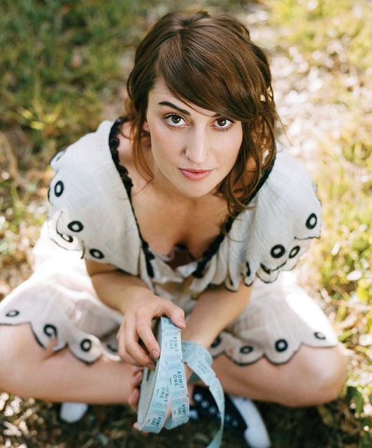 Sara Bareilles Photo (  )   /  - 4