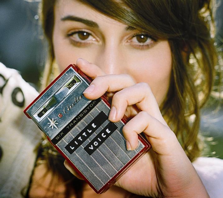 Sara Bareilles Photo (  )   /  - 5