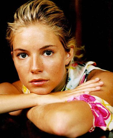 Sienna Miller Photo (  )  ,  /  - 19