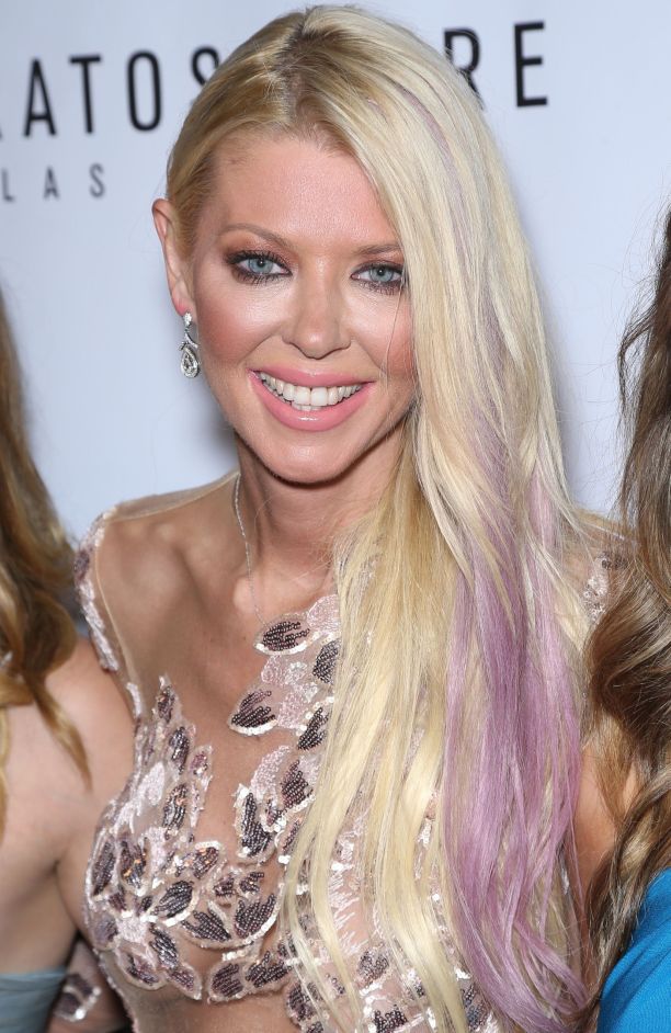 Tara Reid Photo (  )   /  - 7