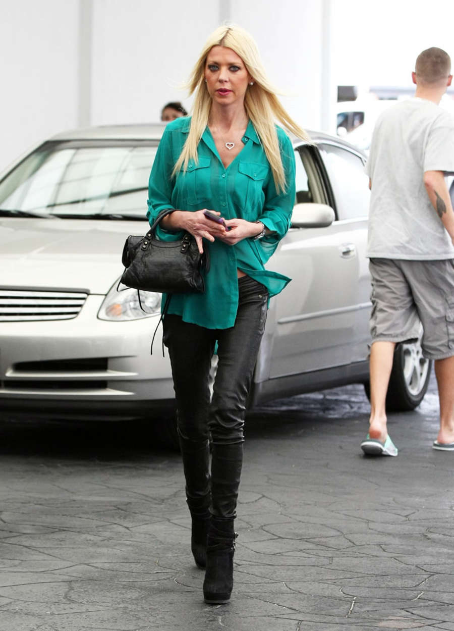 Tara Reid Photo (  )   /  - 26