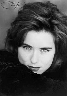 Tea Leoni Photo (  )   /  - 9